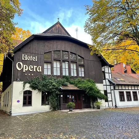 Opera Szálloda 3*