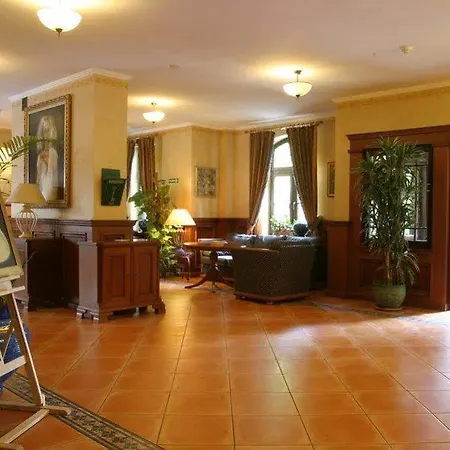 Opera Hotell 3*